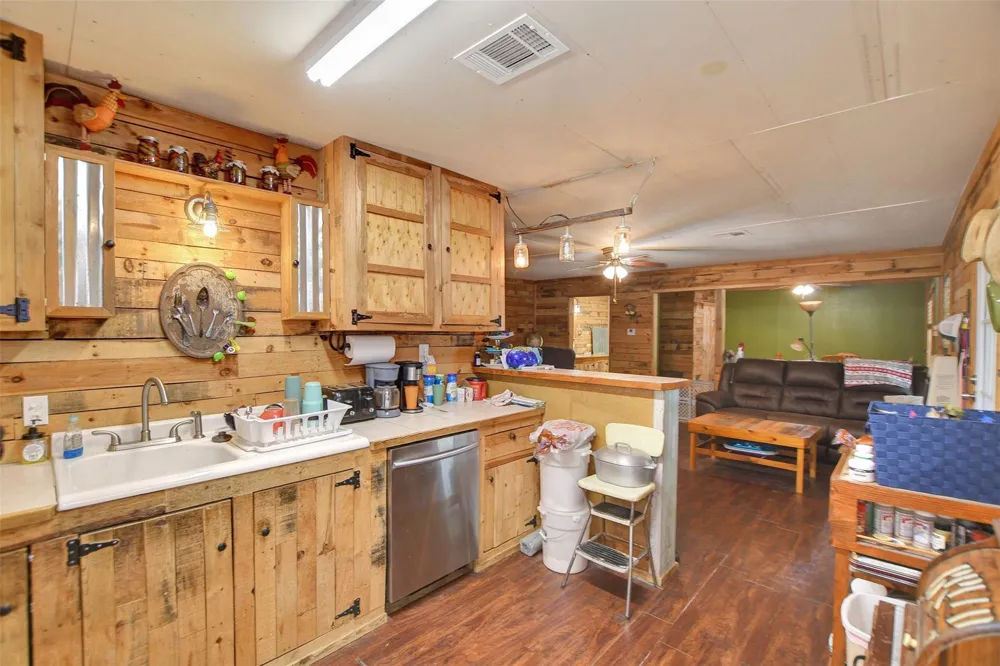 147 Catechis Road Huntsville, TX 77320