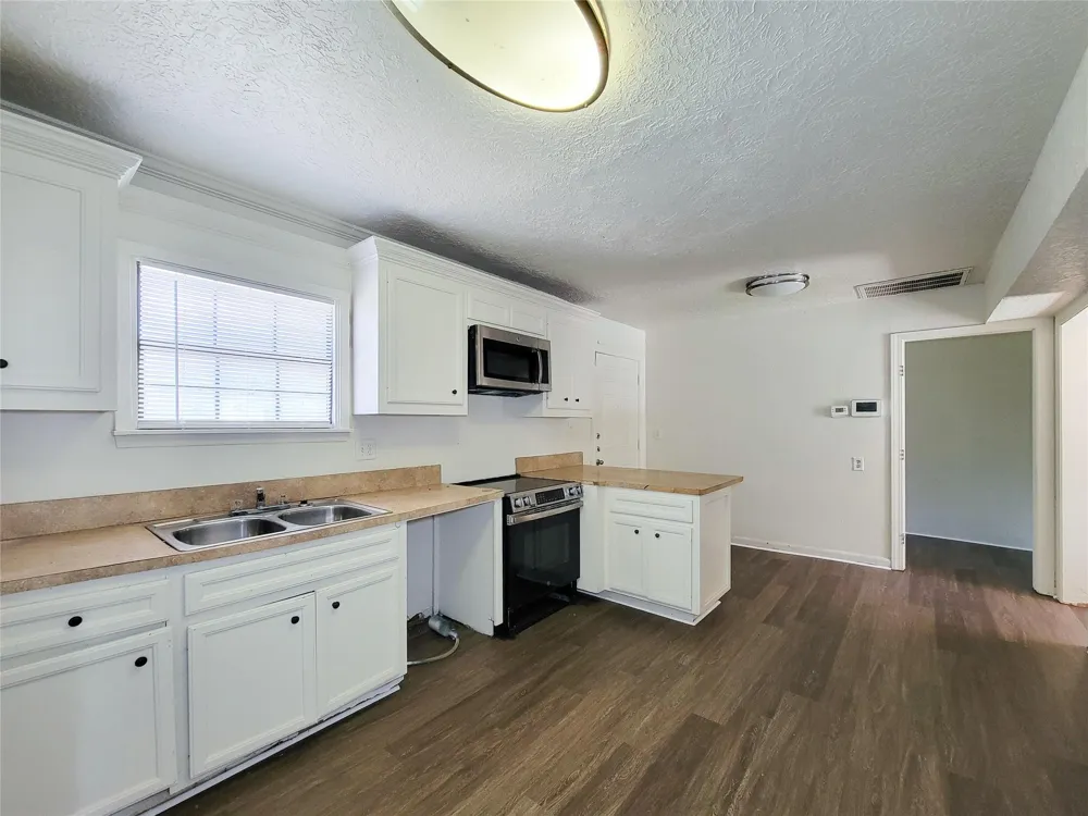 213 Miriam Baytown, TX 77520