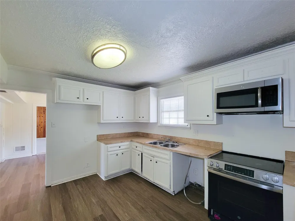 213 Miriam Baytown, TX 77520