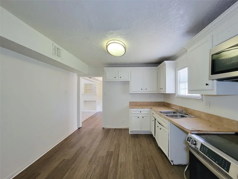 213 Miriam Baytown, TX 77520