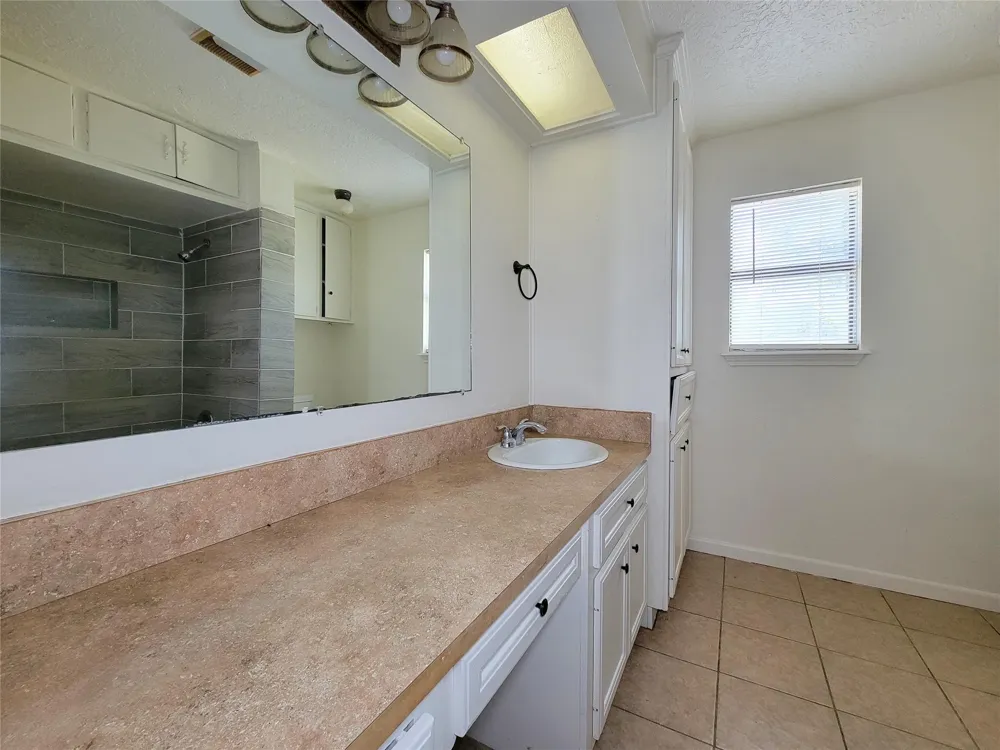 213 Miriam Baytown, TX 77520