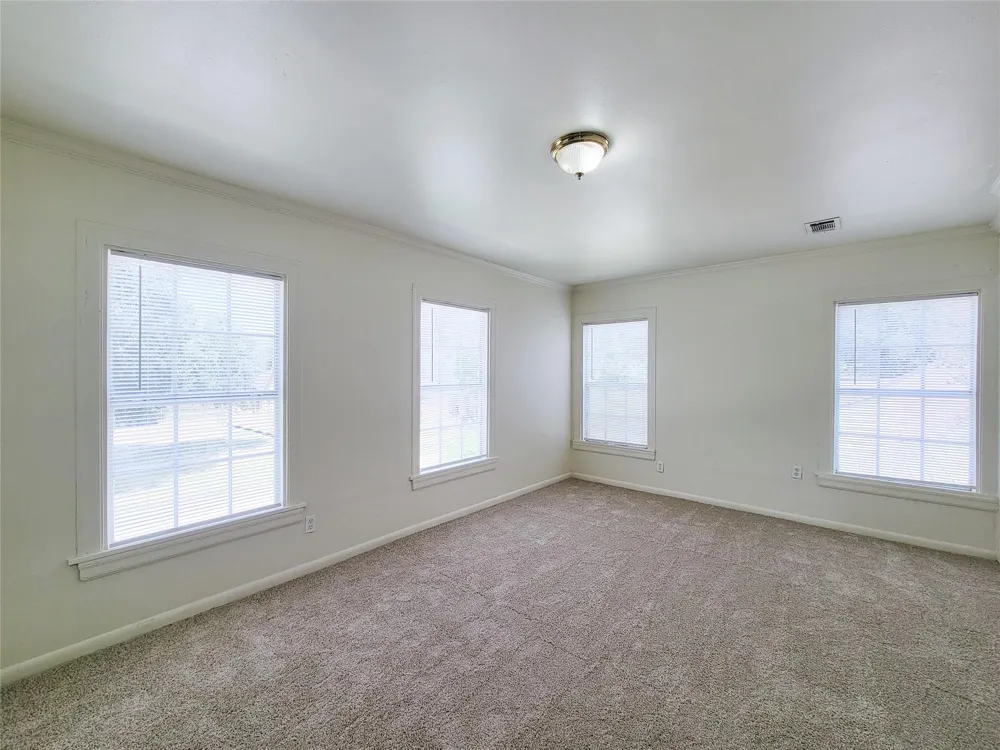 213 Miriam Baytown, TX 77520