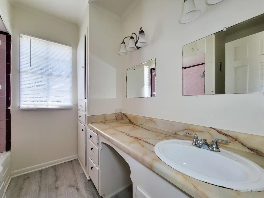 213 Miriam Baytown, TX 77520