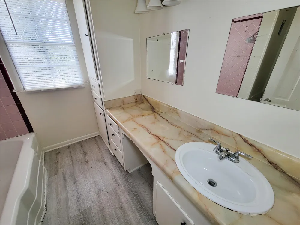 213 Miriam Baytown, TX 77520