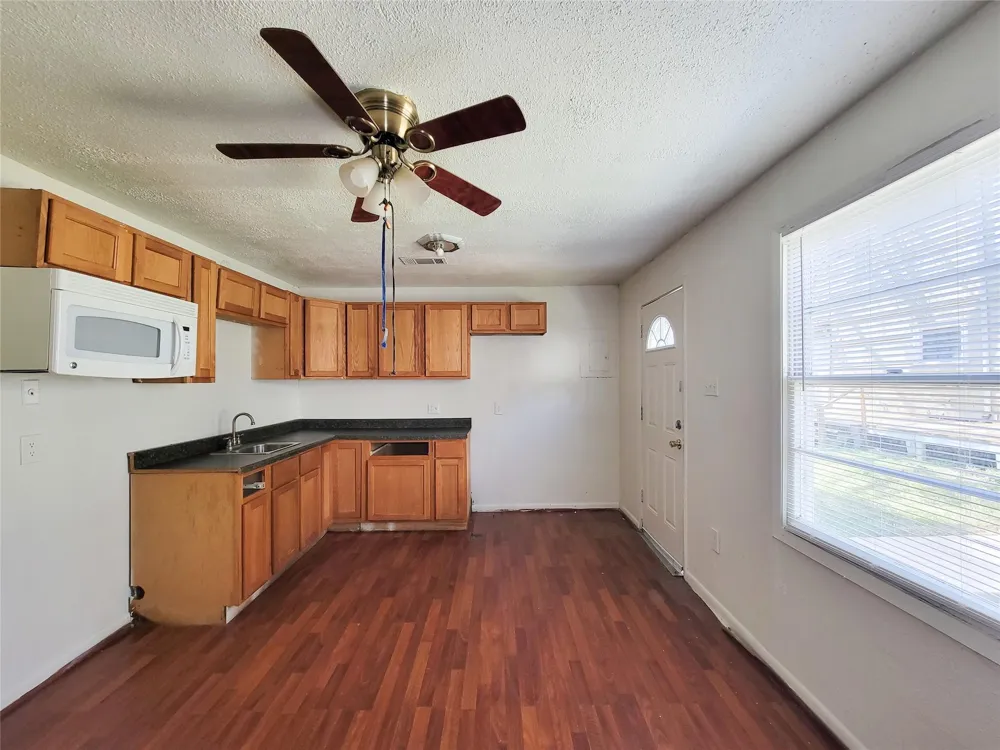 213 Miriam Baytown, TX 77520