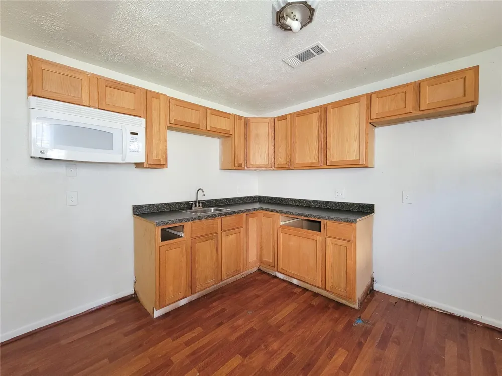 213 Miriam Baytown, TX 77520