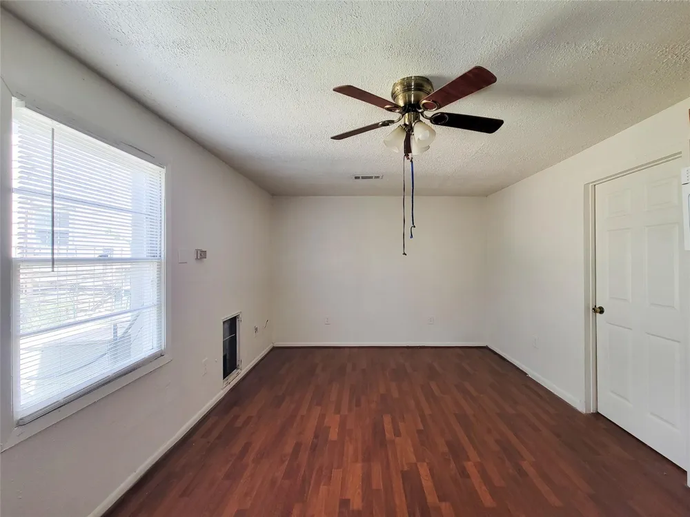 213 Miriam Baytown, TX 77520