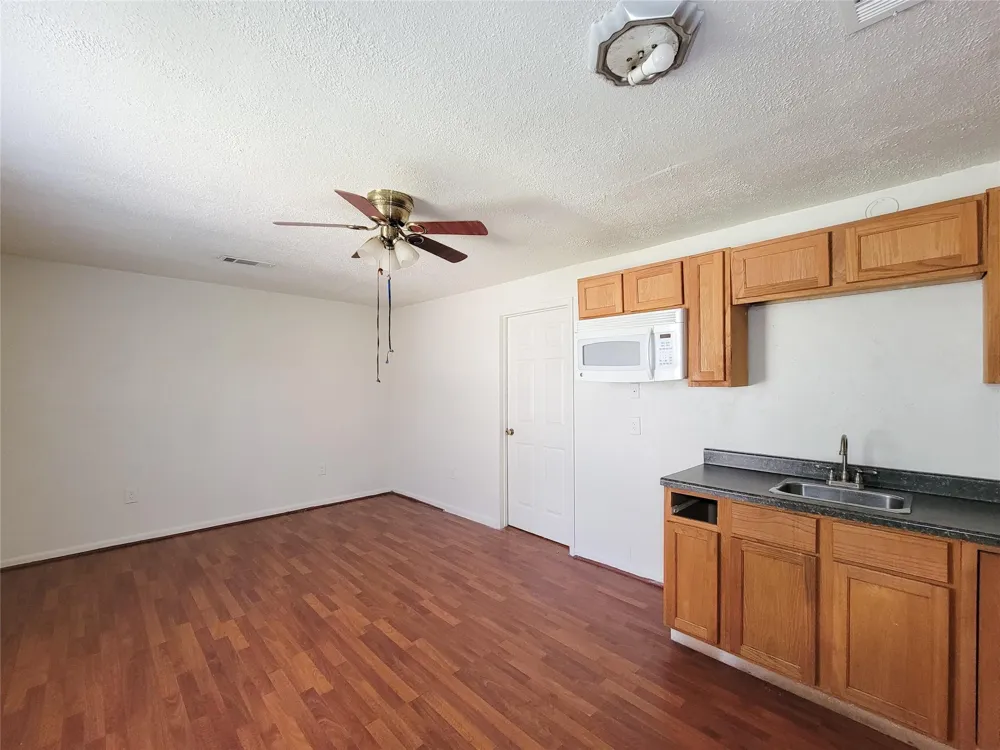 213 Miriam Baytown, TX 77520