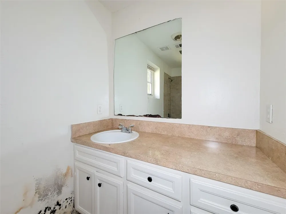 213 Miriam Baytown, TX 77520