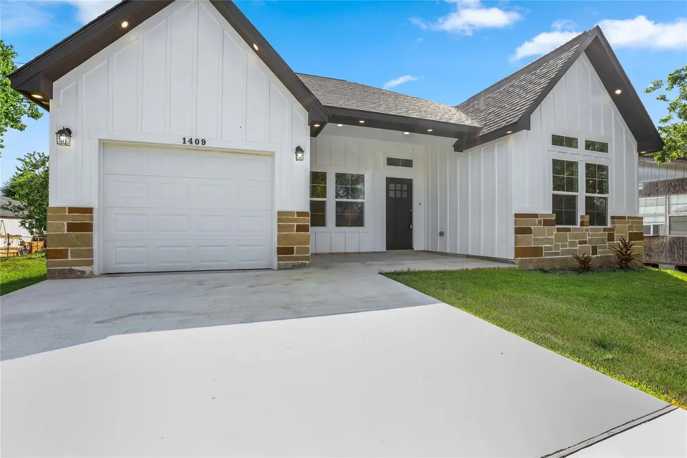 1409 N Avenue S Freeport, TX 77541