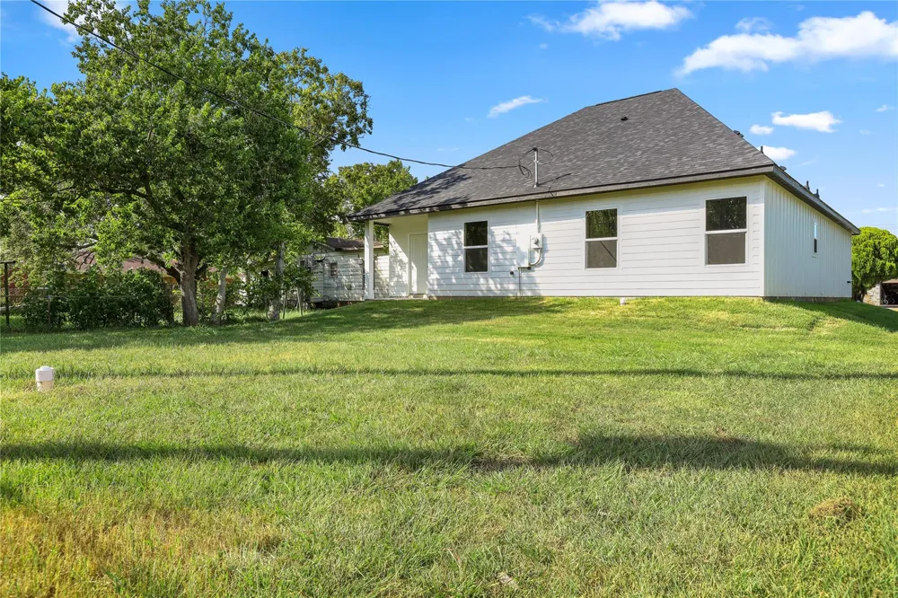 1409 N Avenue S Freeport, TX 77541