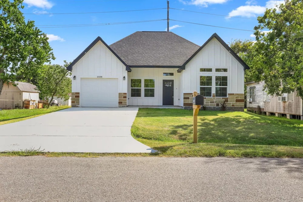1409 N Avenue S Freeport, TX 77541