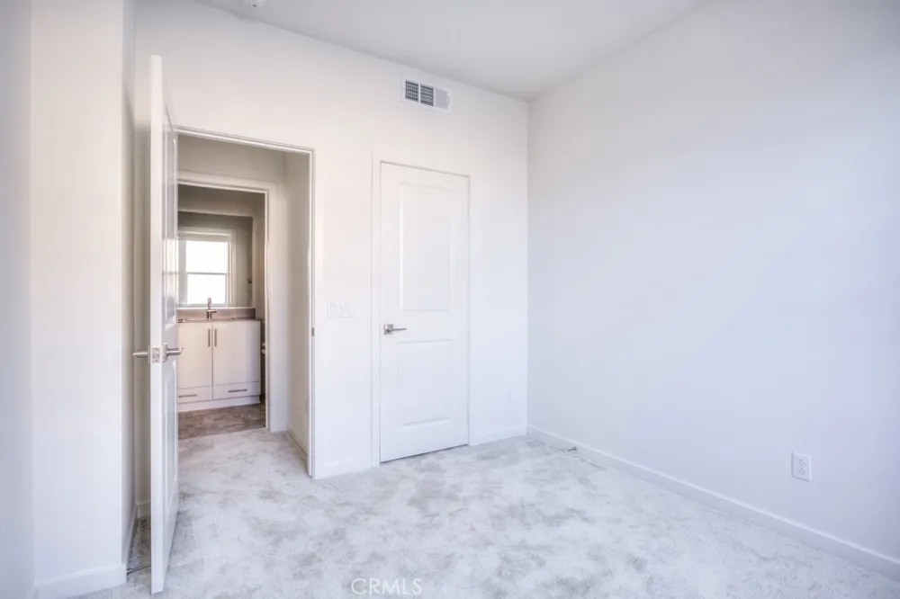 15812 Caterpillar Dr Fontana, CA 92336