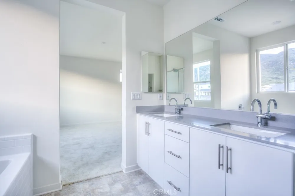 15812 Caterpillar Dr Fontana, CA 92336