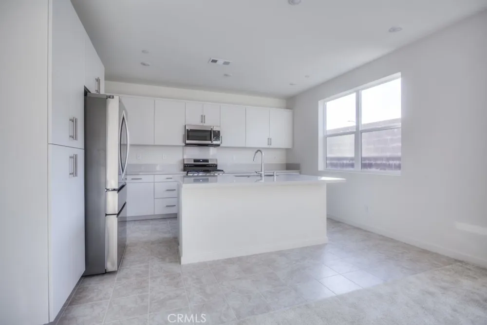 15812 Caterpillar Dr Fontana, CA 92336