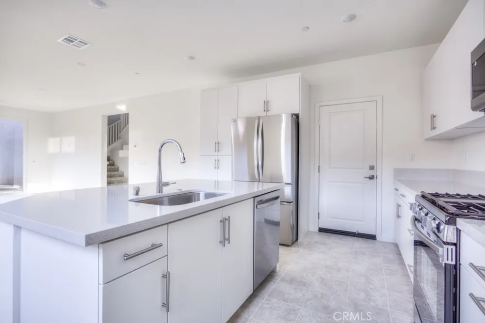15812 Caterpillar Dr Fontana, CA 92336