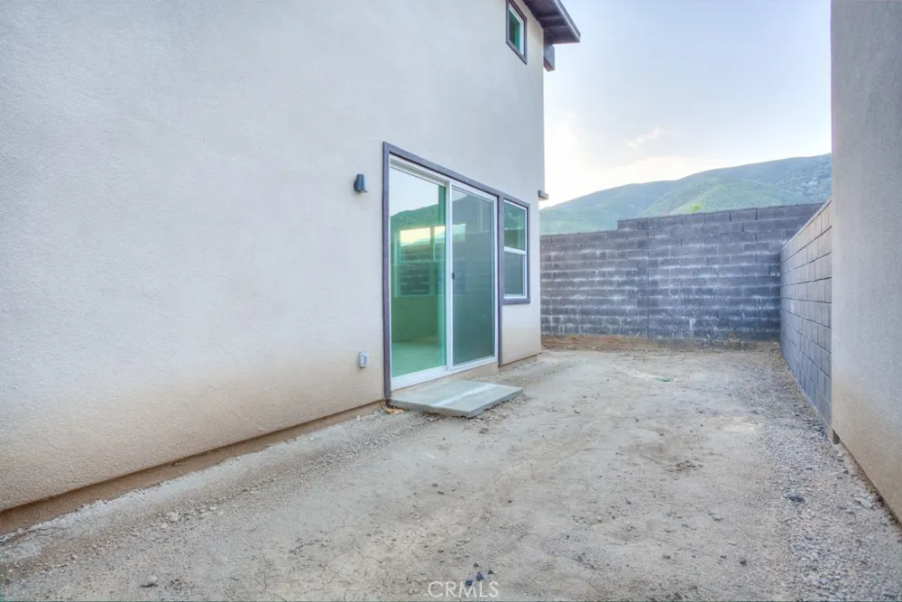 15812 Caterpillar Dr Fontana, CA 92336