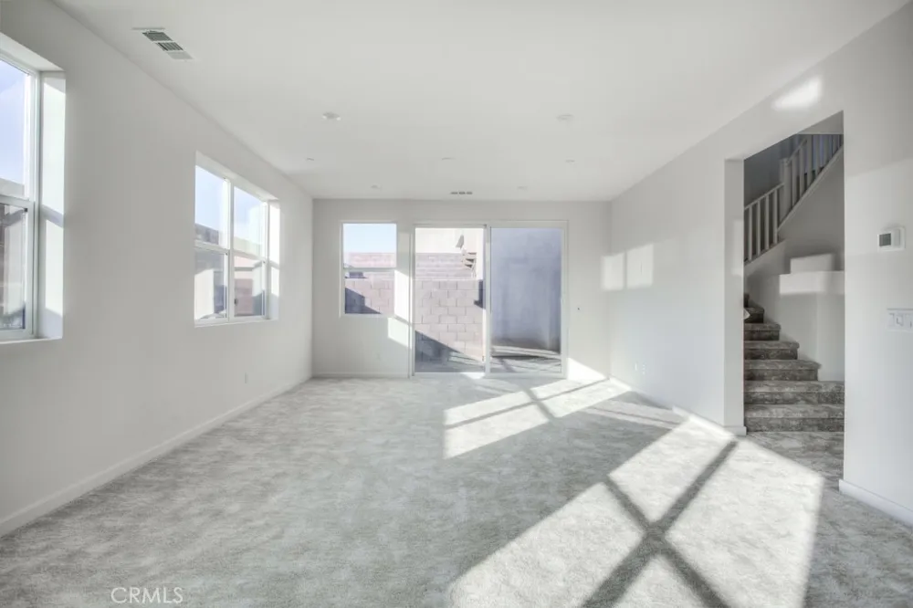 15812 Caterpillar Dr Fontana, CA 92336