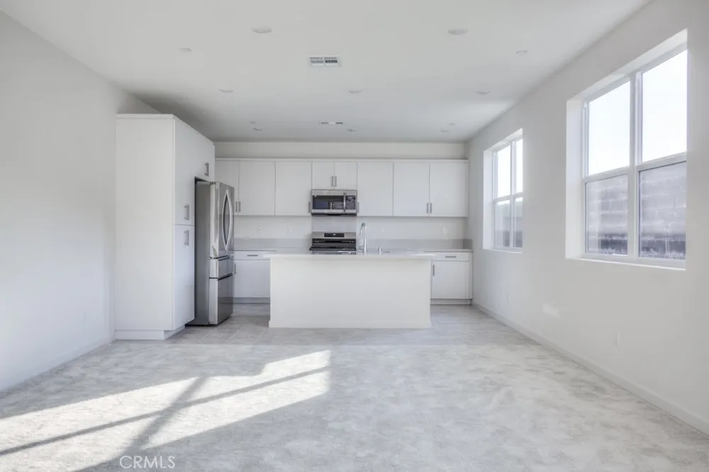 15812 Caterpillar Dr Fontana, CA 92336