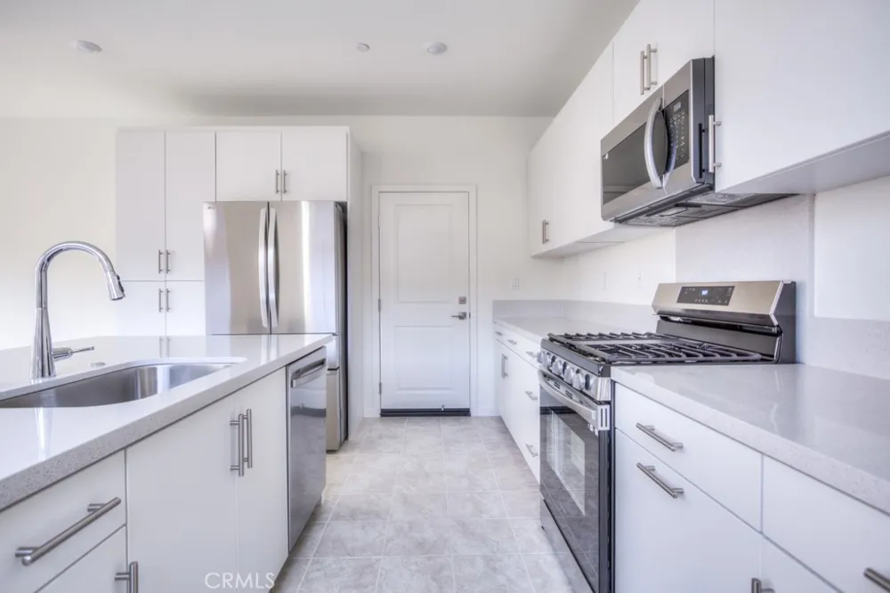 15812 Caterpillar Dr Fontana, CA 92336