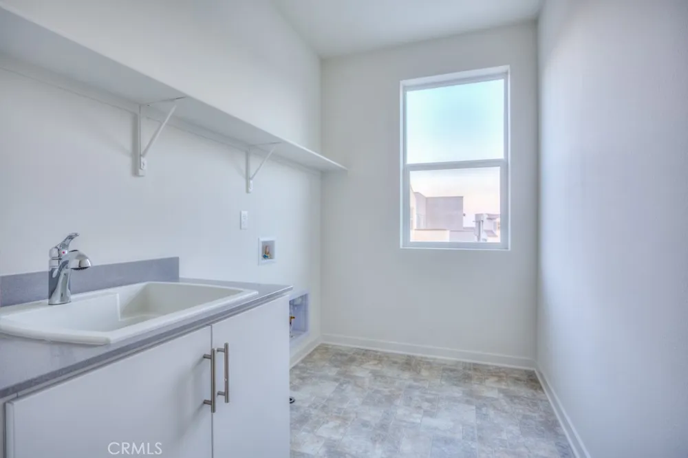 15812 Caterpillar Dr Fontana, CA 92336