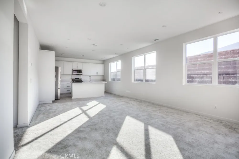 15812 Caterpillar Dr Fontana, CA 92336