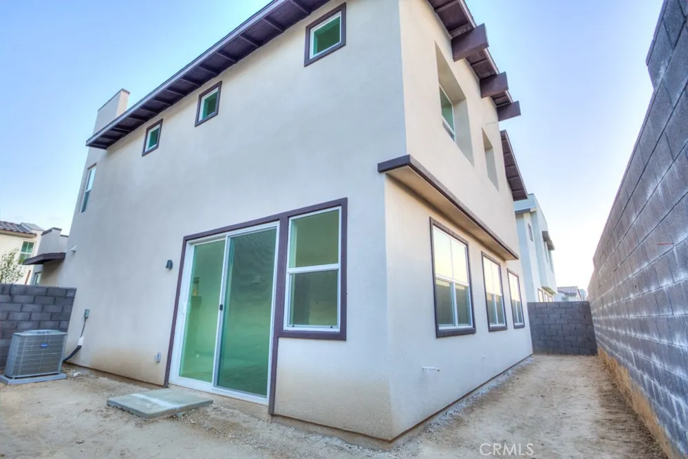 15812 Caterpillar Dr Fontana, CA 92336