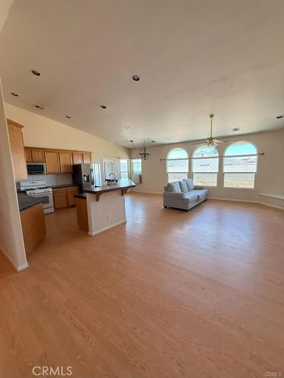 9425 Evelyn Avenue California City, CA 93505