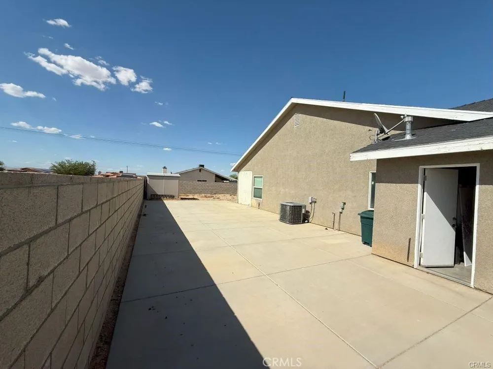 9425 Evelyn Avenue California City, CA 93505