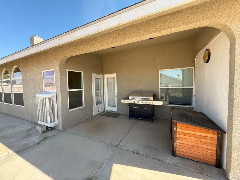 9425 Evelyn Avenue California City, CA 93505