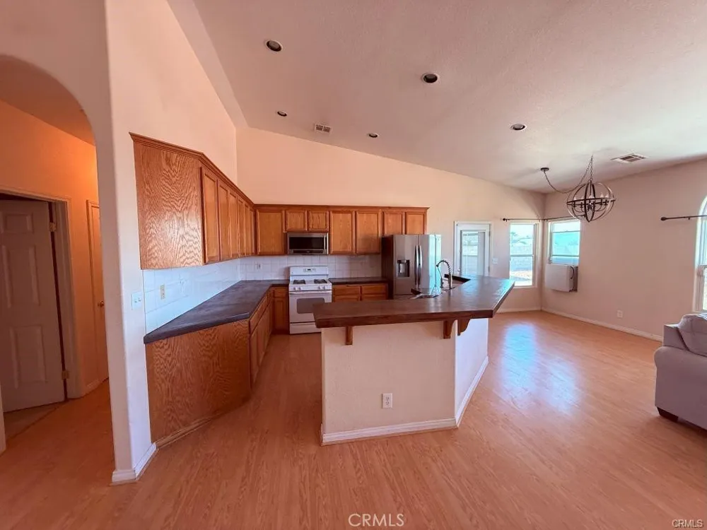 9425 Evelyn Avenue California City, CA 93505