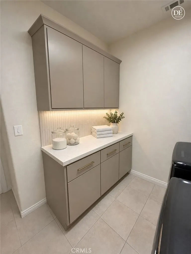 9425 Evelyn Avenue California City, CA 93505