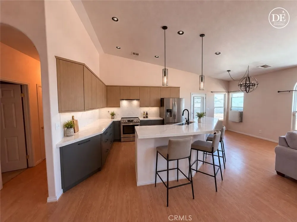 9425 Evelyn Avenue California City, CA 93505