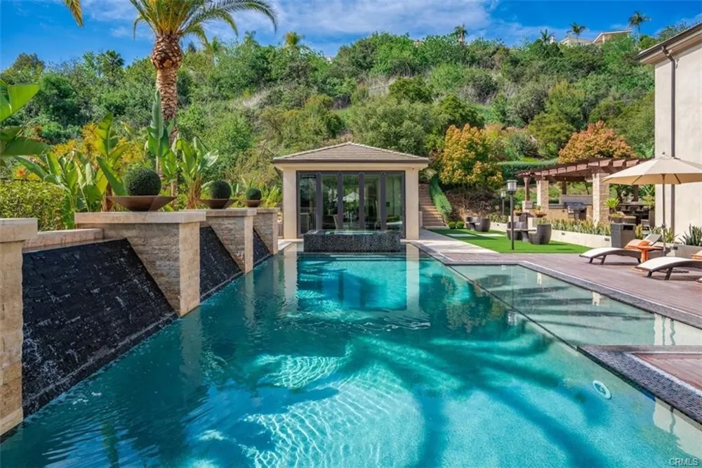 2855 Oak Knoll Drive Diamond Bar, CA 91765