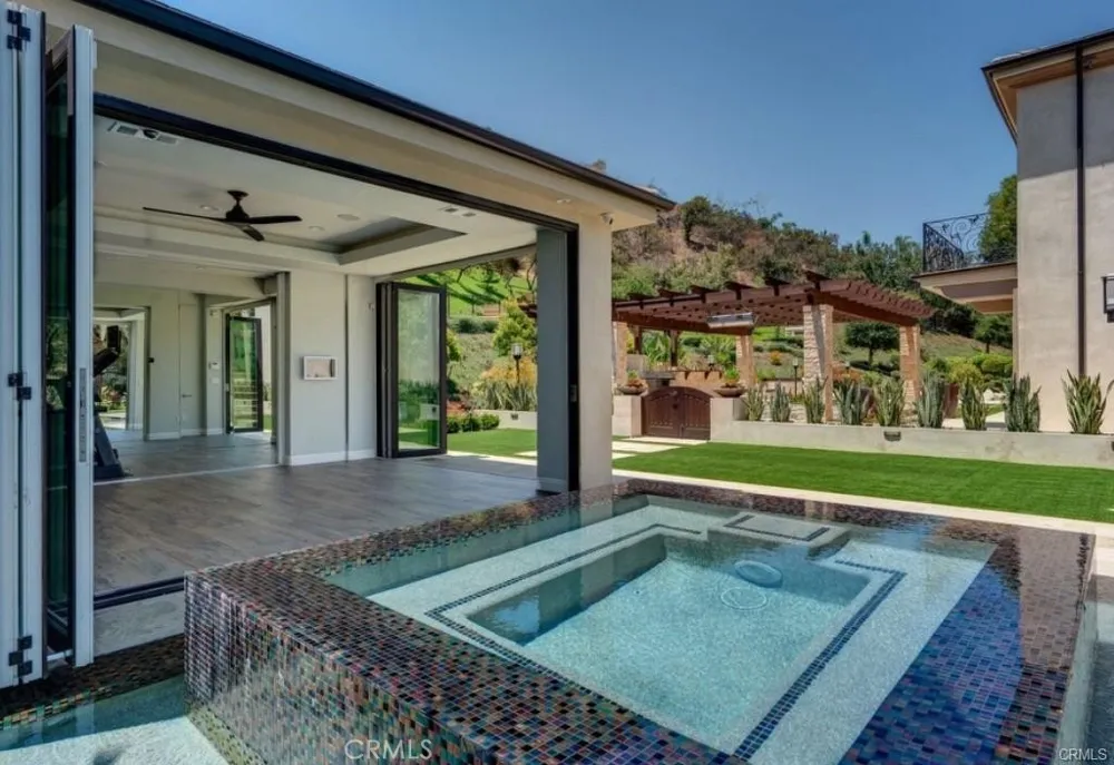 2855 Oak Knoll Drive Diamond Bar, CA 91765