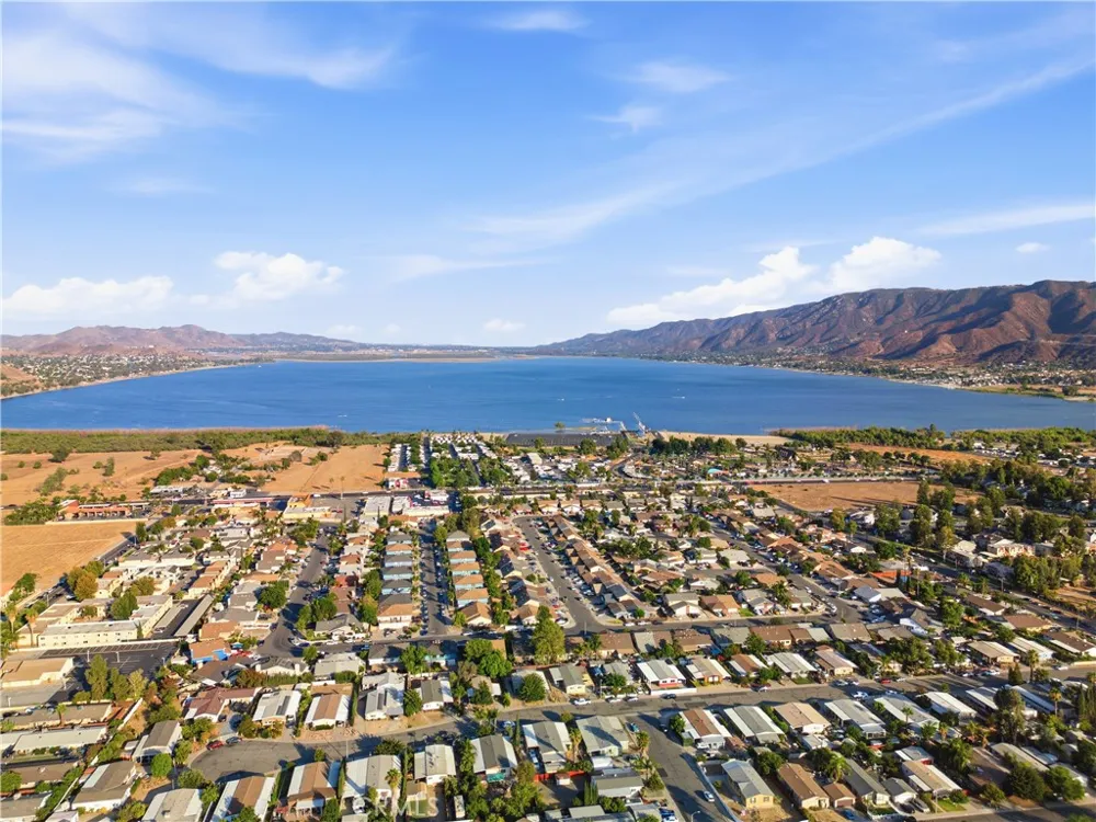 15059 Zieglinde Lake Elsinore, CA 92530