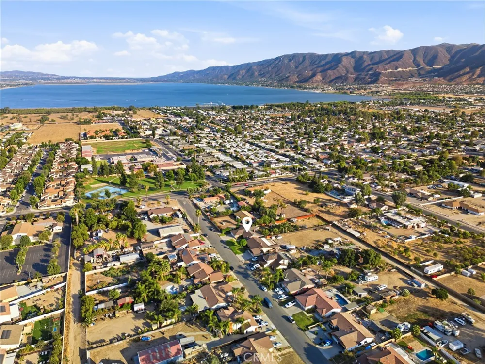 15059 Zieglinde Lake Elsinore, CA 92530