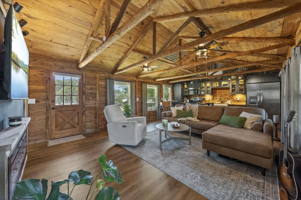 1130 Indian Mound Road Spicewood, TX 78669