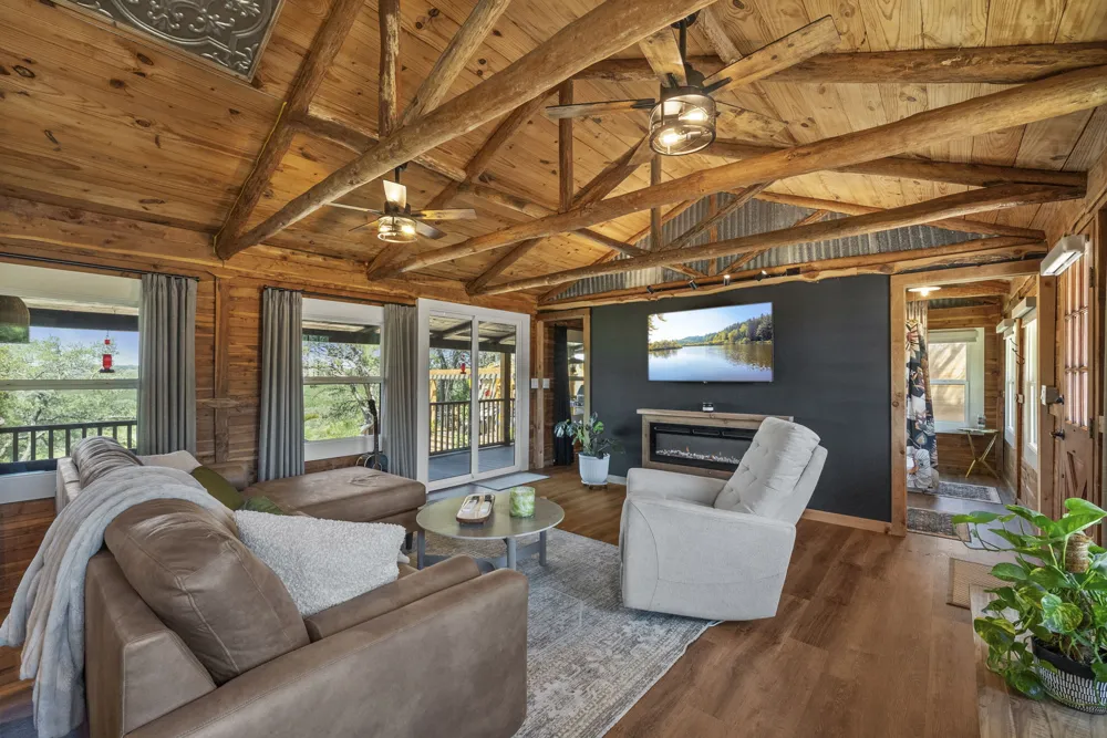 1130 Indian Mound Road Spicewood, TX 78669