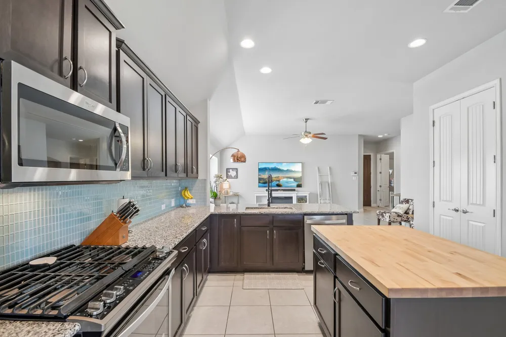 417 Kirkhill Street Hutto, TX 78634