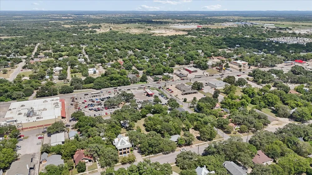 514 S Main Street Lockhart, TX 78644