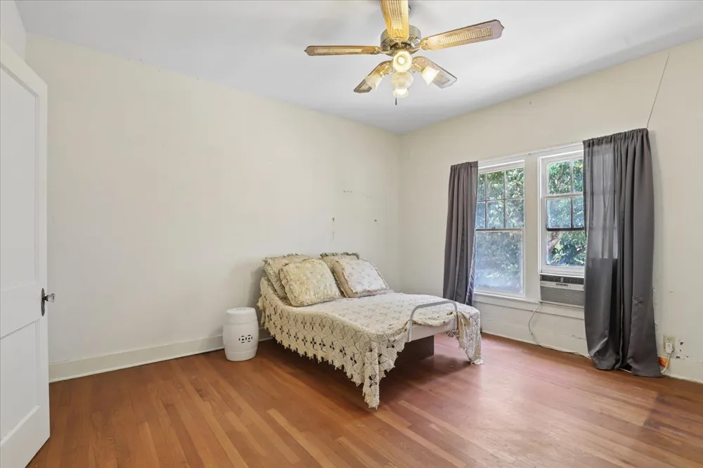 514 S Main Street Lockhart, TX 78644