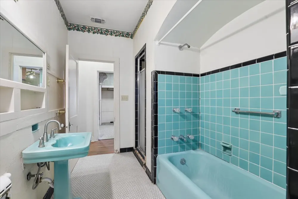 514 S Main Street Lockhart, TX 78644