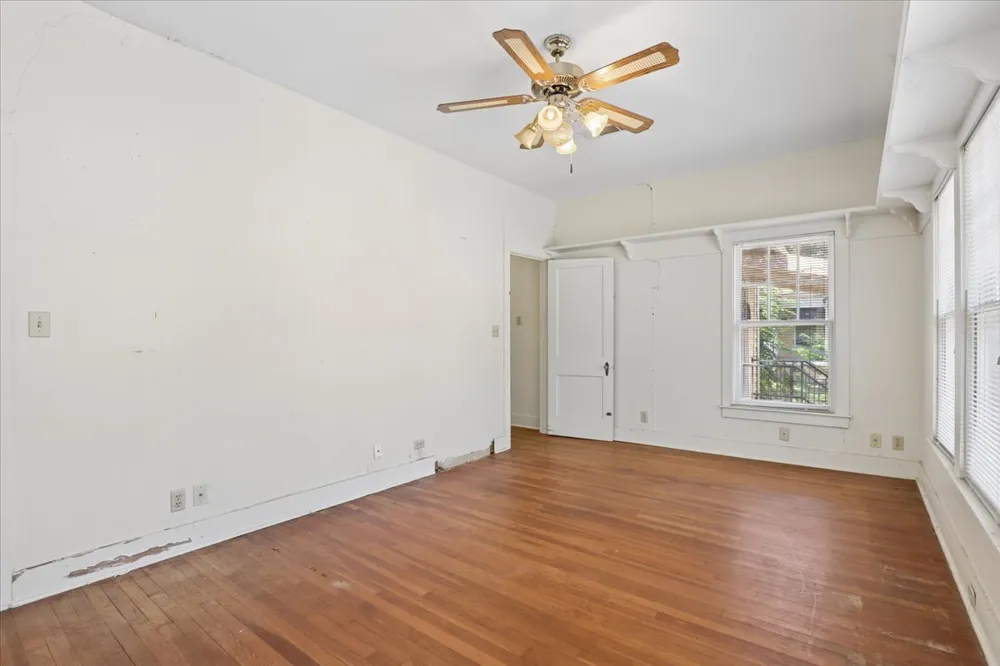 514 S Main Street Lockhart, TX 78644