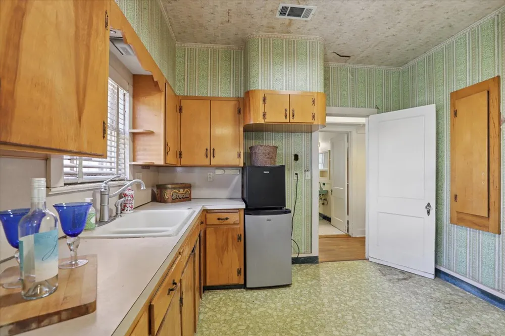 514 S Main Street Lockhart, TX 78644