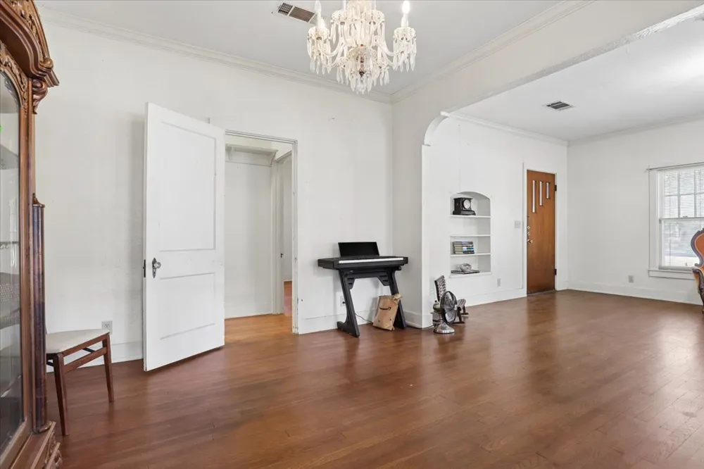 514 S Main Street Lockhart, TX 78644