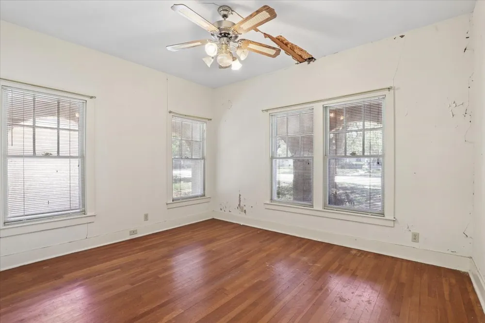 514 S Main Street Lockhart, TX 78644