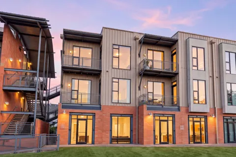 2525 S Lamar Boulevard #206
