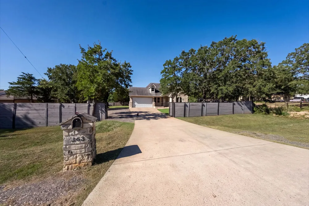 263 Indian Oak Drive Bastrop, TX 78602
