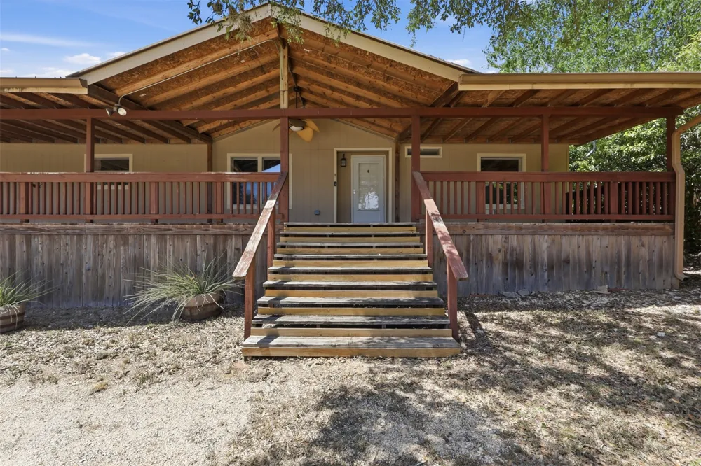 833 Nelson Drive Canyon Lake, TX 78133